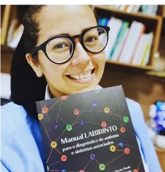 Profissional certificada com o Manual LABIRINTO.